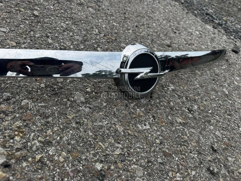 Hrom lajsna hedzbek limuzina