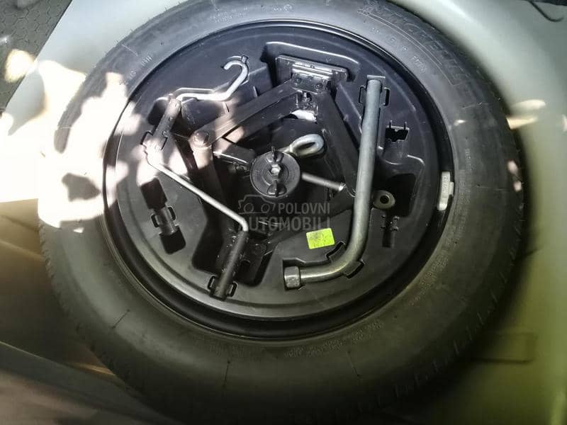 Rezervni točak sa alatom