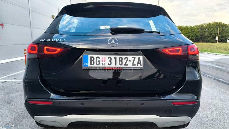Mercedes Benz GLA 180 NOVImodel