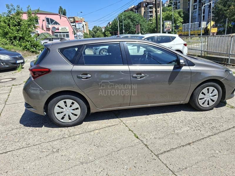 Toyota Auris 1,3 b