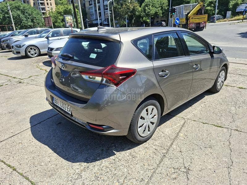 Toyota Auris 1,3 b