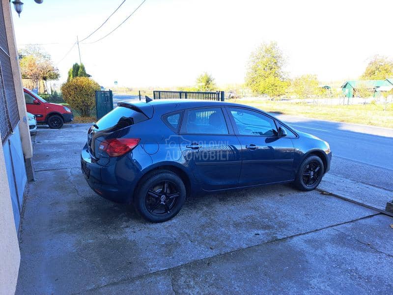 Opel Astra J 1.4 P-O-G-L-E-D-A-J