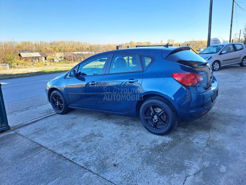 Opel Astra J 1.4 P-O-G-L-E-D-A-J