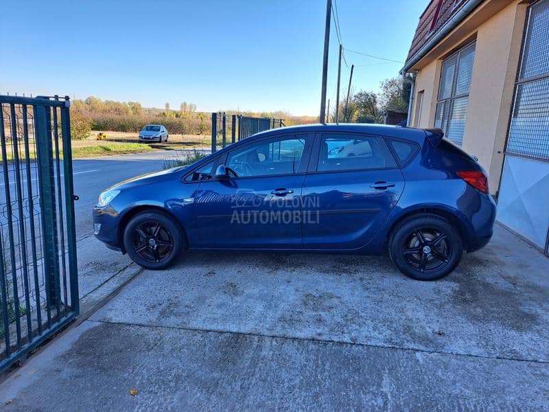 Opel Astra J 1.4 P-O-G-L-E-D-A-J