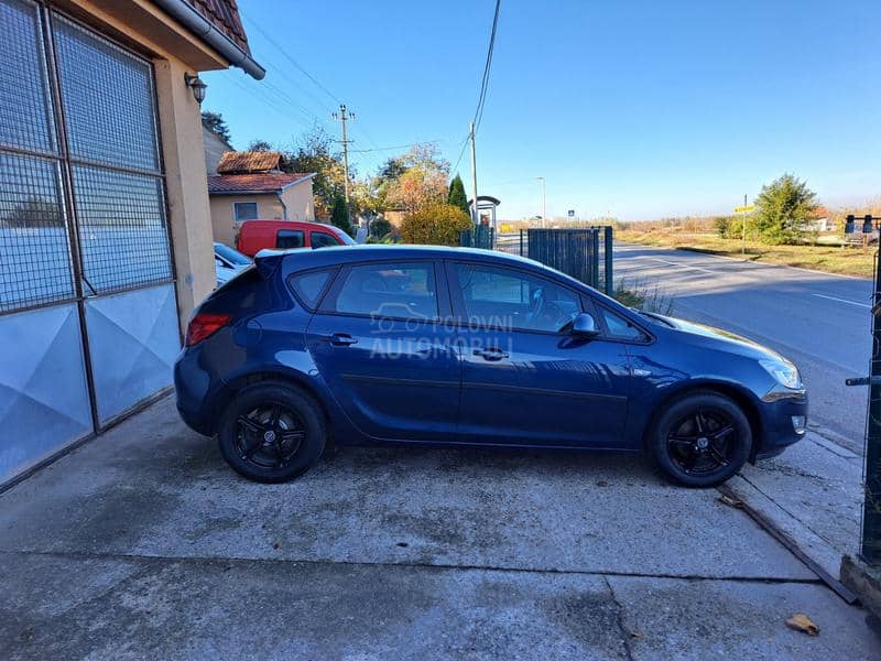 Opel Astra J 1.4 P-O-G-L-E-D-A-J