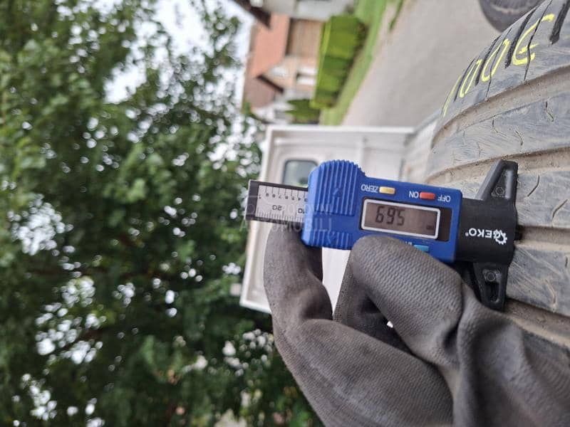 Continental 215/60 R17 Letnja