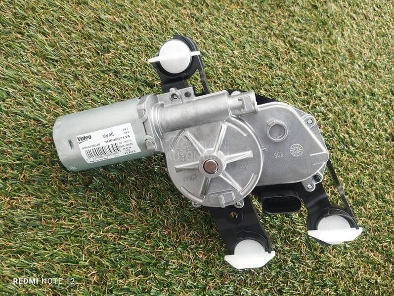 Motor zadnjeg brisaca