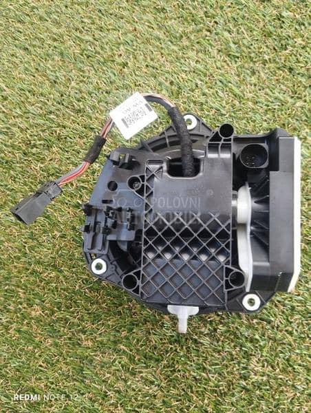 Znak sa kamerom gepek vrata