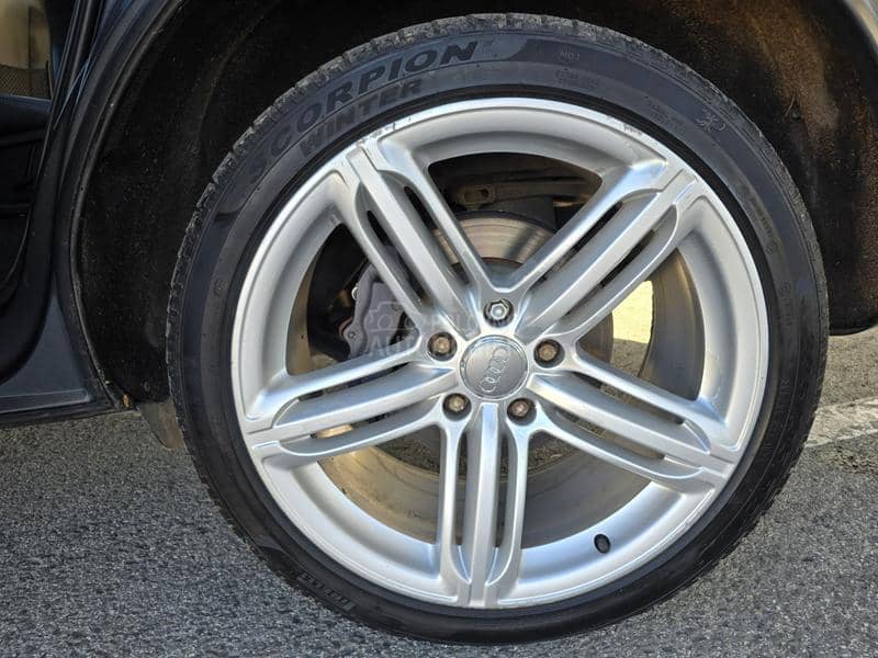 Audi Q7 S line  8brz