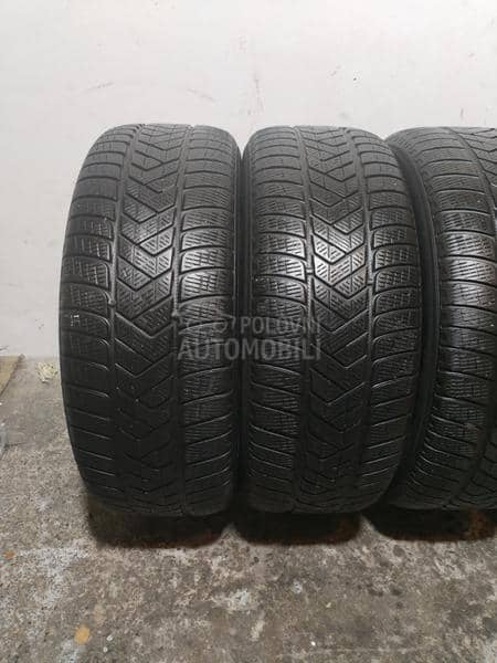Pirelli 235/60 R18 Zimska