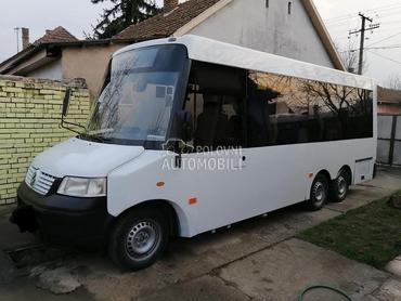 Volkswagen Transporter T5 minibus 32 mesta