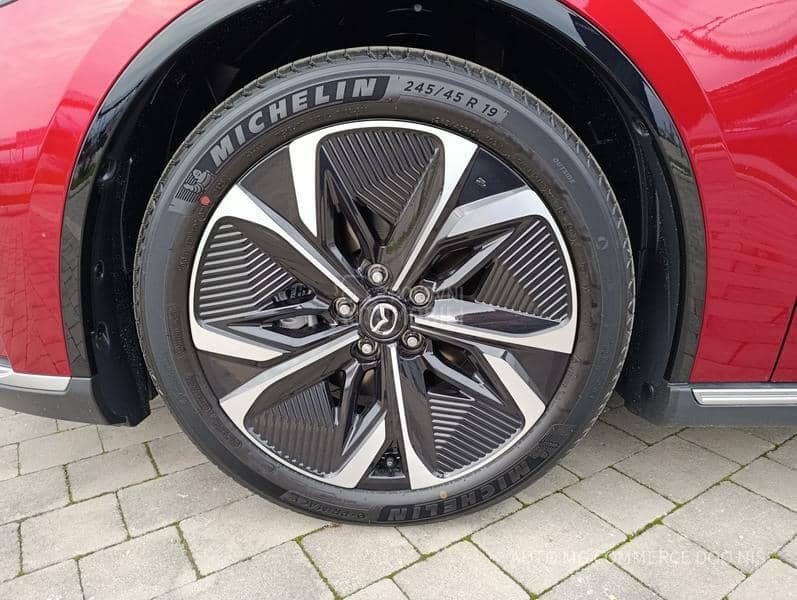 Mazda 6e TAKUMI PLUS