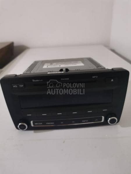 Radio, CD player, multimedija