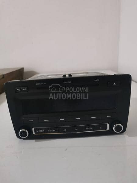 Radio, CD player, multimedija