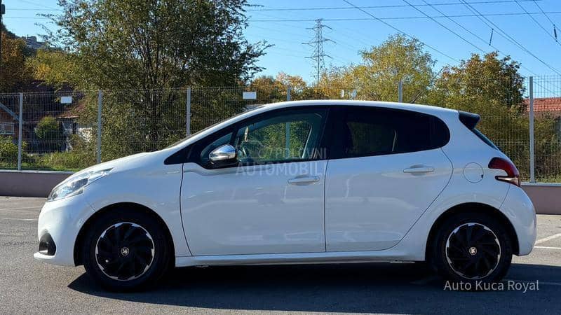 Peugeot 208 1.2VTi / AUTOM / REG