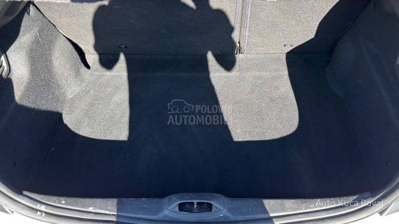 Peugeot 208 1.2VTi / AUTOM / REG