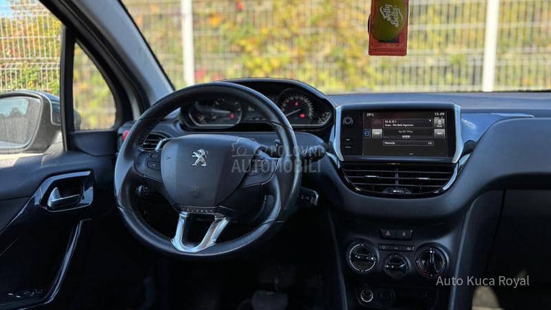 Peugeot 208 1.2VTi / AUTOM / REG