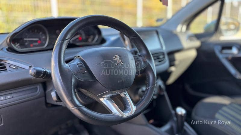 Peugeot 208 1.2VTi / AUTOM / REG