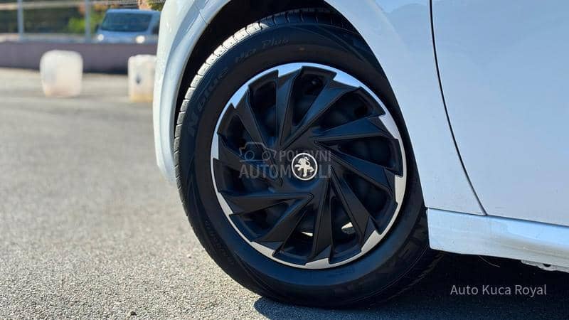 Peugeot 208 1.2VTi / AUTOM / REG