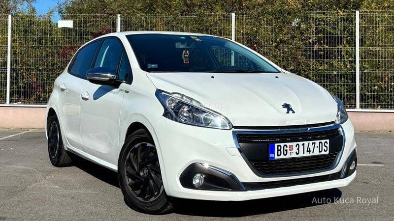 Peugeot 208 1.2VTi / AUTOM / REG