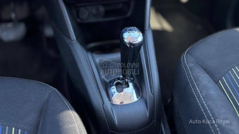 Peugeot 208 1.2VTi / AUTOM / REG