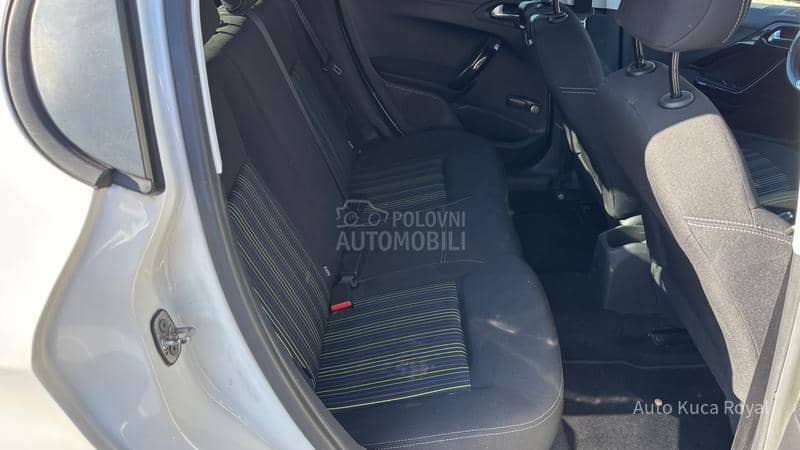 Peugeot 208 1.2VTi / AUTOM / REG