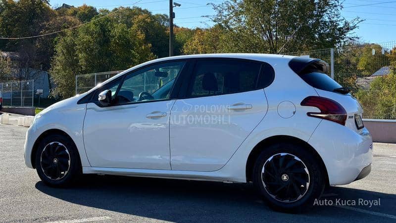 Peugeot 208 1.2VTi / AUTOM / REG