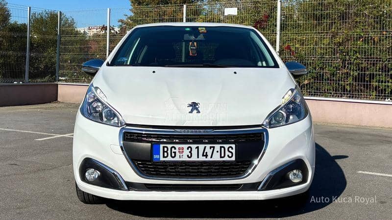 Peugeot 208 1.2VTi / AUTOM / REG