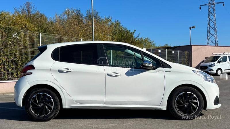 Peugeot 208 1.2VTi / AUTOM / REG