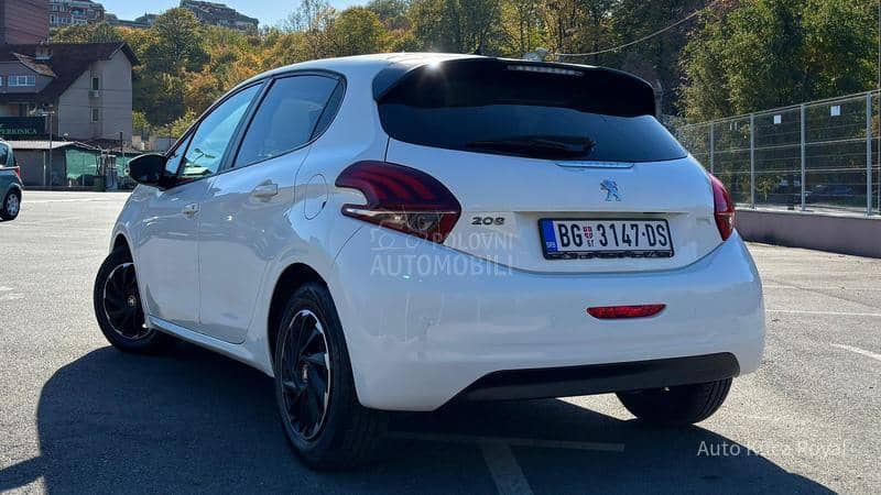 Peugeot 208 1.2VTi / AUTOM / REG