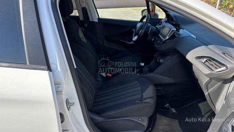 Peugeot 208 1.2VTi / AUTOM / REG
