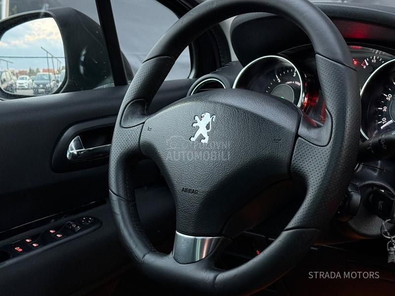 Peugeot 3008 1.6 E HDI NAVY PANO