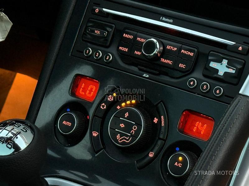 Peugeot 3008 1.6 E HDI NAVY PANO