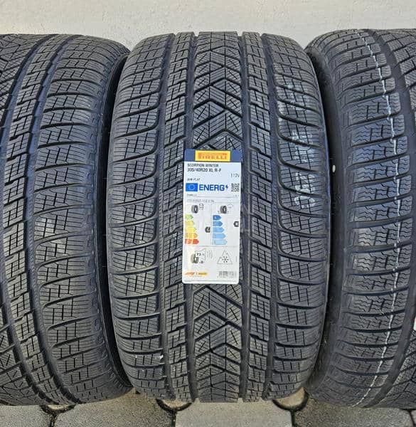 Pirelli 305/40 R20 Zimska