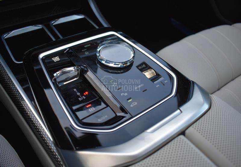 BMW 750 e xDrive M paket