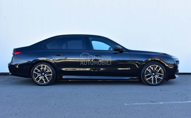 BMW 750 e xDrive M paket