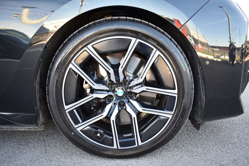 BMW 750 e xDrive M paket