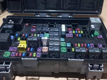 kutija osiguraca za Jeep Grand Cherokee od 2013. do 2017. god.