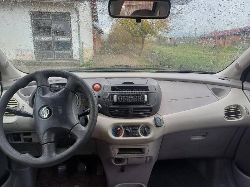 Nissan Almera Tino 