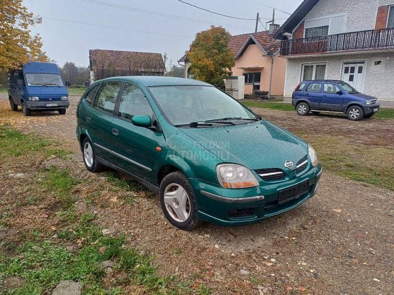 Nissan Almera Tino 