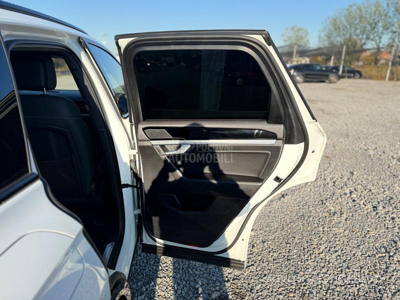 Volkswagen Touareg 3.0 Tdi R-Line