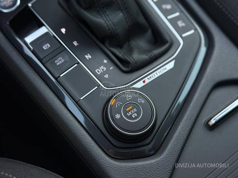 Volkswagen Tiguan Pano/Dsg/4x4/360kam