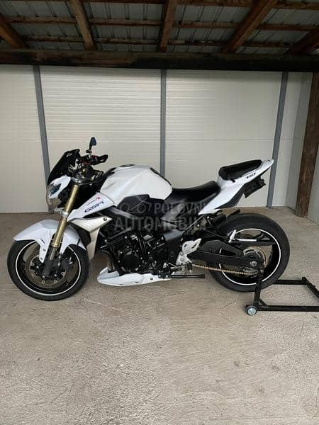 Suzuki GSR 750