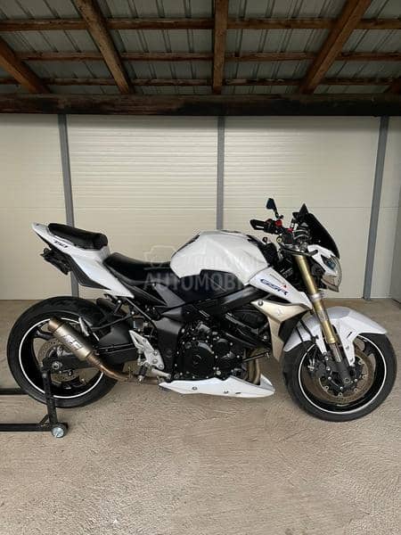 Suzuki GSR 750