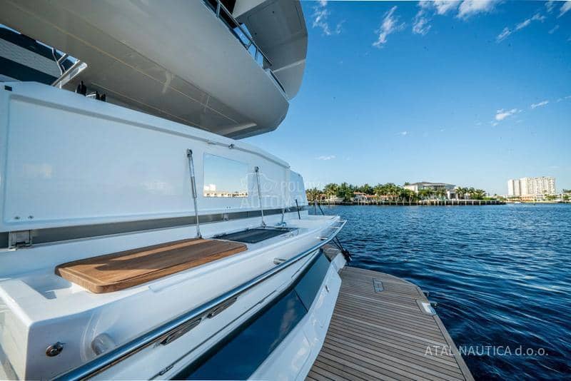 Galeon 400 FLY / 410 HTC