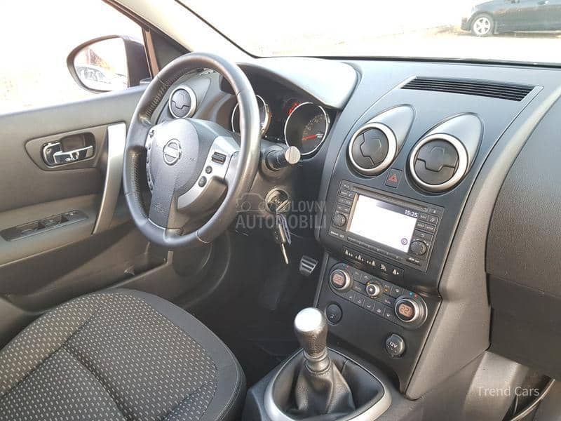 Nissan Qashqai + 2 2.0 B PANO 7 SED