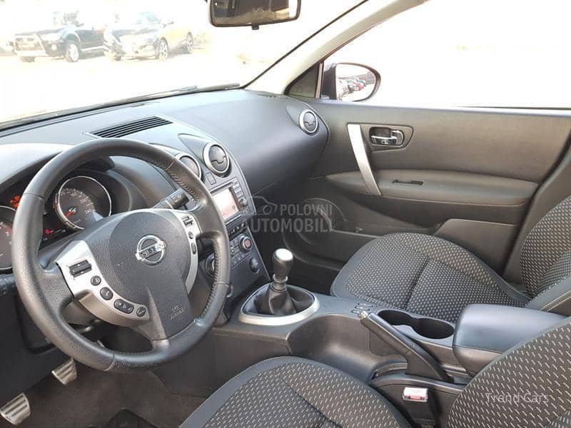 Nissan Qashqai + 2 2.0 B PANO 7 SED