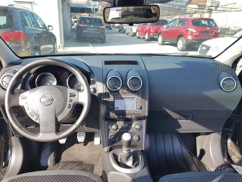 Nissan Qashqai + 2 2.0 B PANO 7 SED