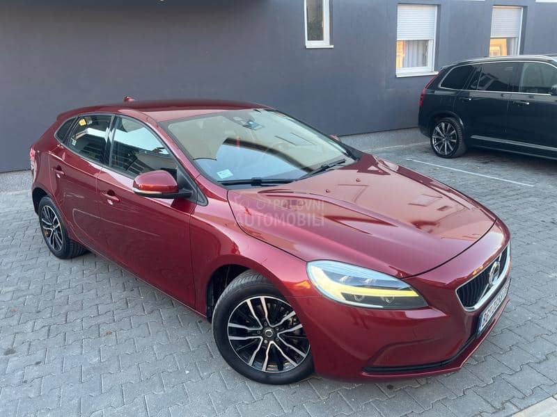 Volvo V40 2.0 INSCRIPTIO MATRX