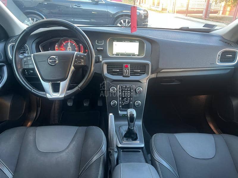 Volvo V40 2.0 INSCRIPTIO MATRX